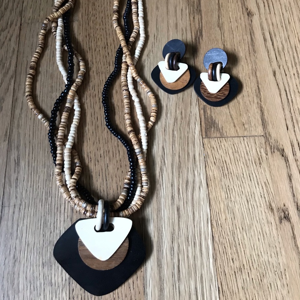 Vintage wooden necklace and earrings set EVC